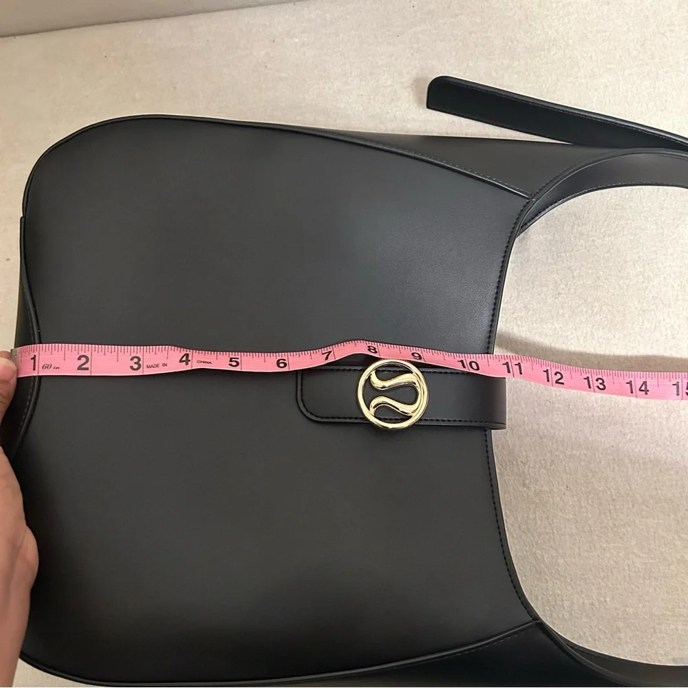 lululemon athletica sleek stylish
